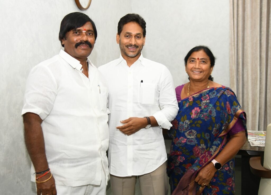 తాడేపల్లిలో రాజకీయ సందడి: వైఎస్ జగన్, సజ్జలతో కడప జిల్లా సీనియర్ నేత పోతిరెడ్డి నాగార్జున రెడ్డి కీలక భేటీ!