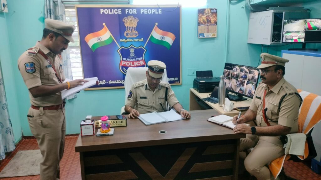 మందమర్రి పోలీస్ స్టేషన్‌ను తనిఖీ చేసిన రామగుండం పోలీస్ కమిషనర్