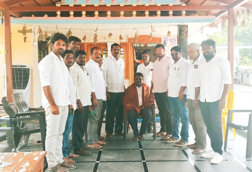 శ్రీ లక్ష్మీ నరసింహ స్వామి దేవాలయ చైర్మన్ కొమ్ము నరసింహారావుకు ఘన సన్మానం