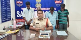 పేకాట స్థావరాలపై దాడులు నలుగురు పట్టివేత