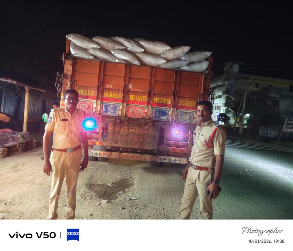 తొర్రూర్ లో పోలీస్ ముమ్మర తనిఖీలు  ఎస్సై మహేందర్ రెడ్డి