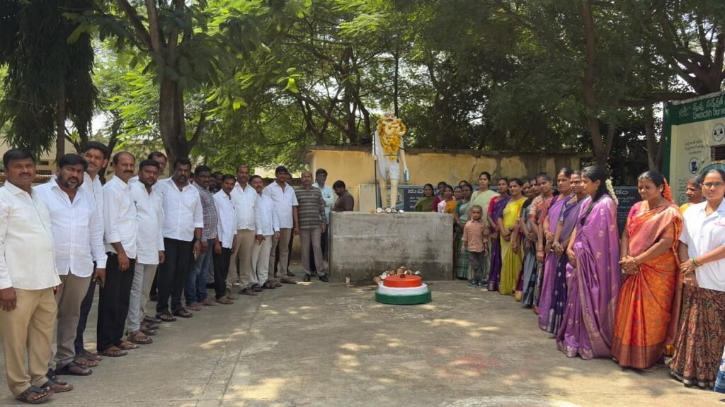 గాంధీజీ ఆశయాలను ప్రతి ఒక్కరూ ఆచరించాలి: మున్సిపల్ చైర్‌పర్సన్ లావుడియా శ్రీదేవి రమేష్