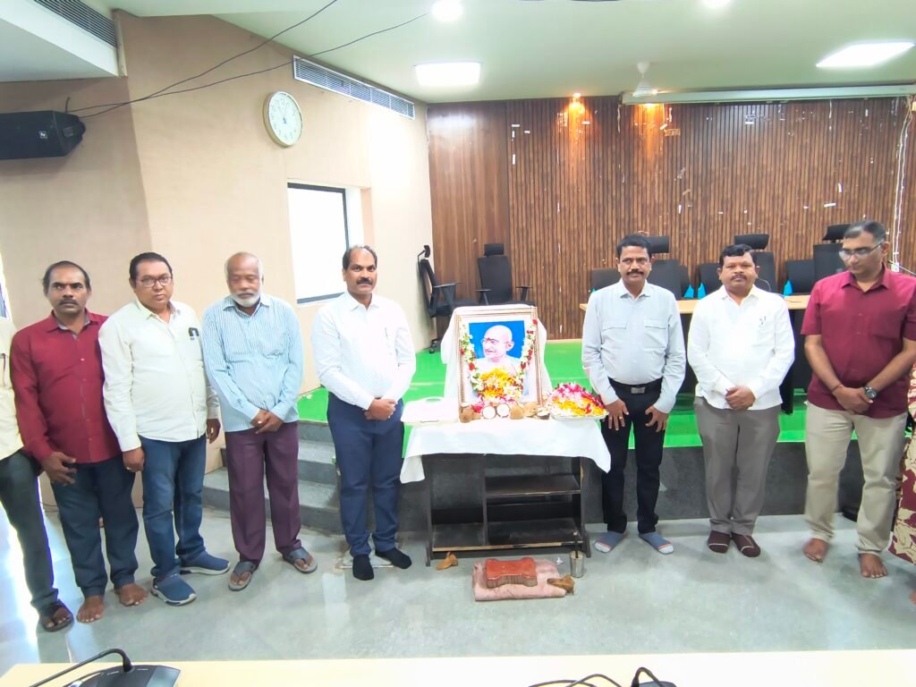 గాంధీ చూపిన సత్యం, అహింస, శాంతి మార్గాలు ఆచరణీయం
