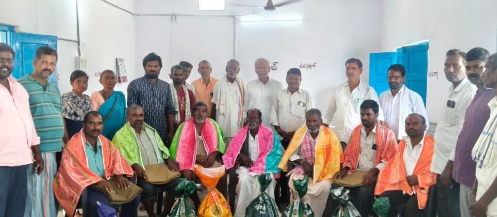 పుట్టపహాడ్ గ్రామంలో గాంధీ జయంతి వేళ పారిశుద్ధ్య కార్మికులకు ఘన సన్మానం