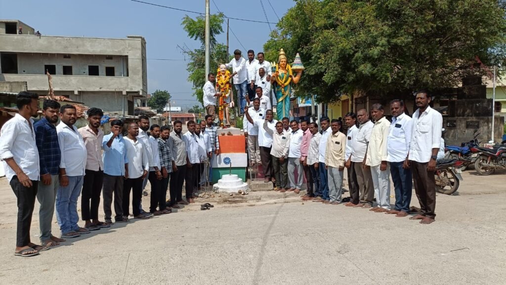 గాంధీజీ, లాల్ బహదూర్ శాస్త్రి ఆశయాలు ప్రతి ఒక్కరికీ ఆదర్శం – మహదేవుని శ్రీనివాస్
