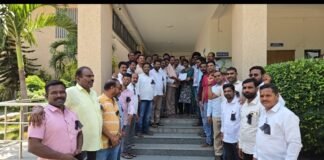 జర్నలిస్టుల సమస్యలు పరిష్కరించాలి