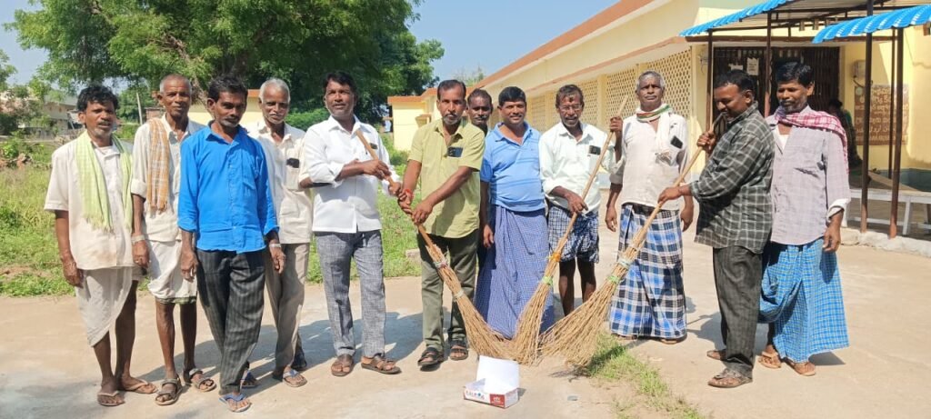 లద్నూరు ప్రాధమిక ఆరోగ్య కేంద్రంలో కాంగ్రెస్ నాయకుల పరిశుభ్రత కార్యక్రమం