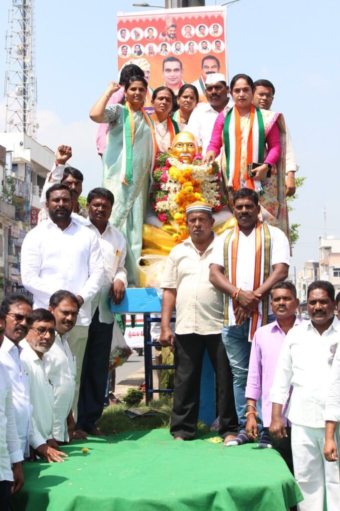 గాంధీ జయంతి వేడుకలకు హాజరైన మున్సిపల్ చైర్ పర్సన్  కడకంచి బాలమణి శ్రీనివాస్