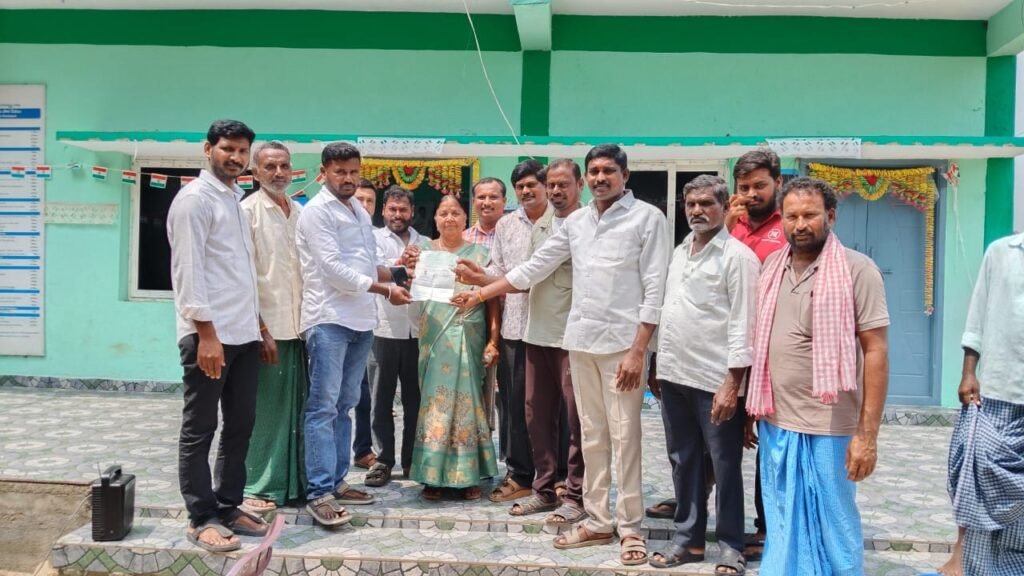 యడవల్లి లో ముఖ్యమంత్రి సహాయనిధి చెక్కుల పంపిణీ
