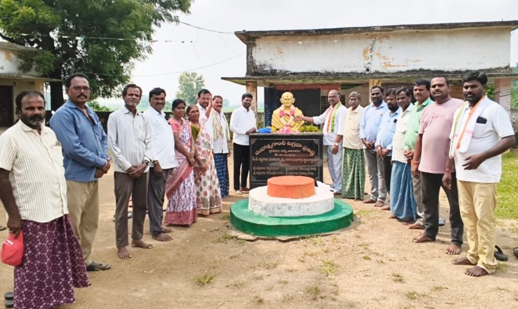 బాపూజీ అడుగుజాడల్లో కాంగ్రెస్ ప్రభుత్వం