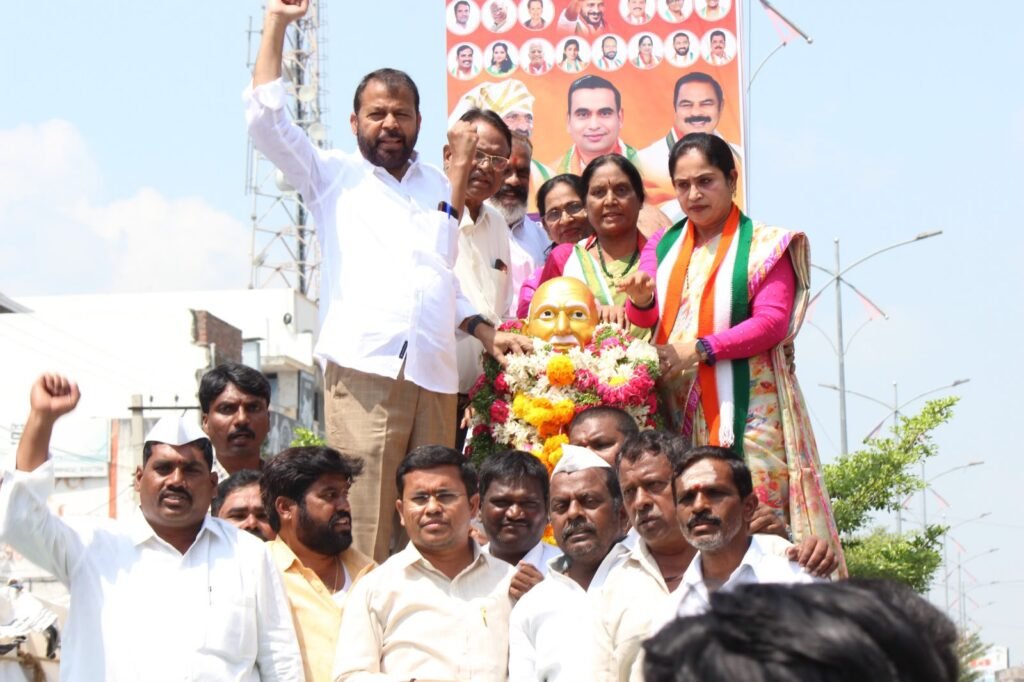 డీసీసీ కార్యాలయంలో గాంధీ, లాల్ బహదూర్ శాస్త్రి లకు ఘన నివాళులు
