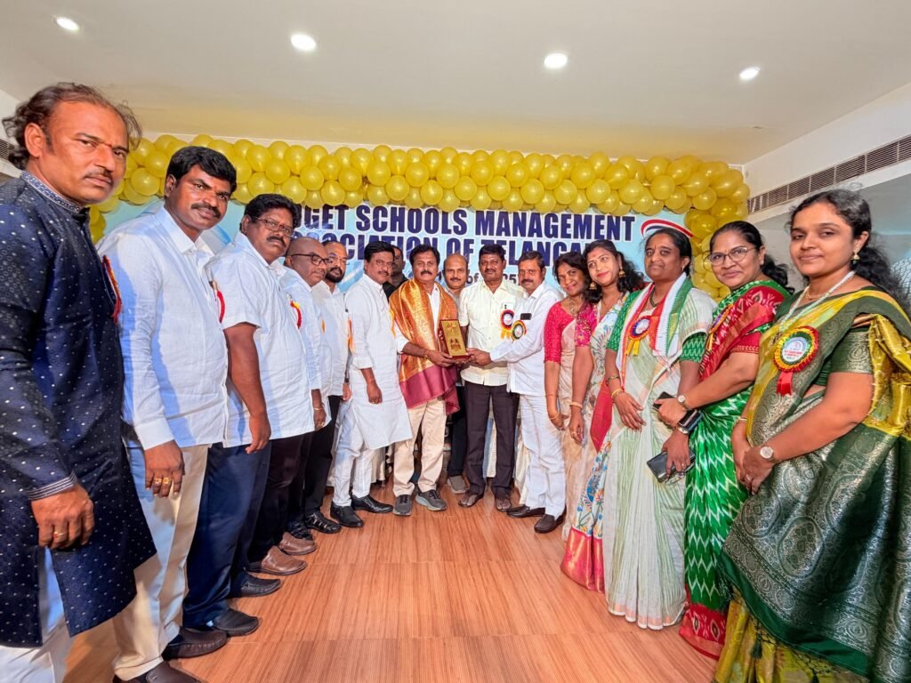 బడ్జెట్ స్కూల్ మేనే జ్మెంట్ ఆధ్వర్యంలో గురు పూజోత్సవం