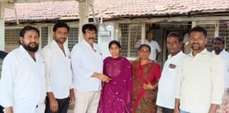 ఎంబీబీఎస్ సీటు సాధించిన గిరిజన విద్యార్థినికి అభినందనలు