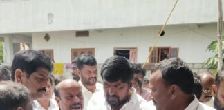 రోడ్డు ప్రమాదంలో మాజీ సర్పంచ్ కుమారుడు మృతి