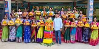 సన్ షైన్ పాఠశాలలో బతుకమ్మ ఉత్సవాలు