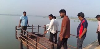 కమలాపూర్ పెద్ద చెరువు తూముకు తాళం అక్రమంగా నీరు వదిలితే చర్యలు తప్పవు