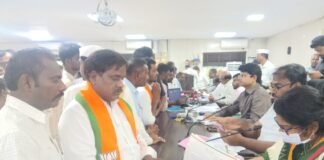 జల్లిపల్లి–పీఏబీఆర్ డ్యామ్ రహదారికి మరమ్మతులు చేయాలని కలెక్టర్ కీ వినతి పత్రము