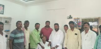 సి ఎం ఆర్ ఎఫ్ చెక్కును అందజేసిన మాజీ సర్పంచ్ చొప్పరి వరలక్ష్మీ సాగర్