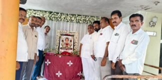 బీఆర్ఎస్ నాయకుల కుటుంబాలను పరామర్శించిన మాజీ ఎమ్మెల్యే వొడితల సతీష్ కుమార్