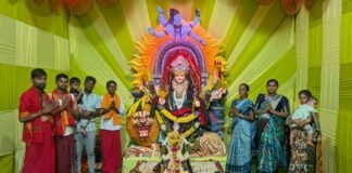దుర్గమాత పూజల్లో లద్నూరు గ్రామ ఉప సర్పంచ్ శివ కుమార్ కుటుంబం