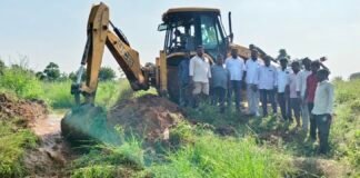 వరి పంటలు ఎండకుండా 16L కాలువ ద్వారా నెల్లుట్ల చౌట కుంటకు నీటి మల్లింపు
