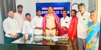 దేవరుప్పుల ఎస్ఐ ఊర సృజన్ కుమార్కు గిరిజన నాయకుల ఘన సన్మానం