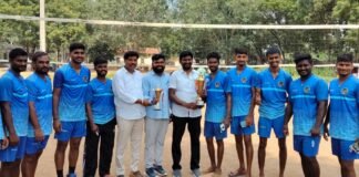 వాలీబాల్ టోర్నమెంట్ విజేతలకు బహుమతులు అందజేత