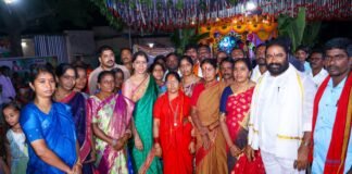 బతుకమ్మ వేడుకల్లో సందడి చేసిన పొంగులేటి మాధురి