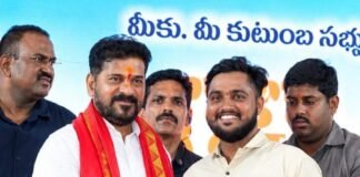 ముఖ్యమంత్రి రేవంత్ రెడ్డిని ఆత్మీయంగా కలిసి ముచ్చటించిన గోకారం యువ నాయకుడు ఎర్ర అంబేద్కర్