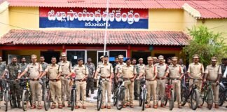 అమరవీరుల త్యాగాలను స్మరిస్తూ ములుగులో పోలీసుల సైకిల్ ర్యాలీ