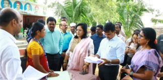 చండూర్ ఆర్డిఓ కార్యాలయంలో కలెక్టర్, అదనపు కలెక్టర్ (రెవెన్యూ) ఎస్ఐఆర్లతో కలిసి సమీక్షా సమావేశం