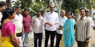 అశ్వారావుపేట మున్సిపాలిటీలో రేషన్ కార్డుల పంపిణీ జూపల్లి రమేష్ బాబు