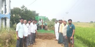 దేవరుప్పులలో తారు, సీసీ రోడ్ల పనులను ప్రారంభించిన సర్పంచ్ పెద్ది కృష్ణమూర్తి గౌడ్