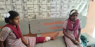 గురుకుల పాఠశాలలో కూలిన స్లాబ్ పెచ్చులు..