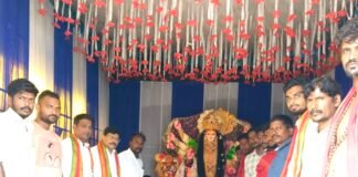 డాక్టర్ గురువారెడ్డి ఆధ్వర్యంలో కొండాపూర్ దుర్గాదేవి పూజలు
