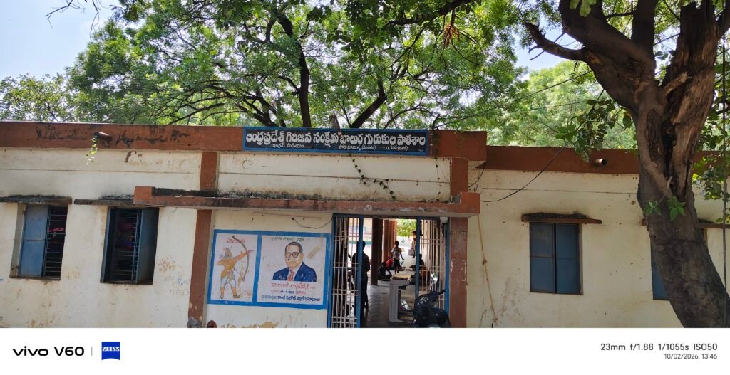 చేతులు కడుక్కునే ప్రదేశంలో దుర్వాసన,శుభ్రం చేయాలని పోరుమామిళ్ల గిరిజన గురుకుల పాఠశాల విద్యార్థుల డిమాండ్