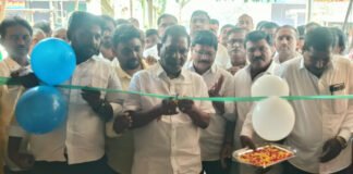 నూతన ఐరన్, హార్డ్వేర్ షాప్ను ప్రారంభించిన మాజీ మంత్రి కొప్పుల ఈశ్వర్