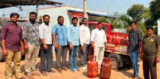 రాజారాంపల్లిలో కమర్షియల్ వినియోగంలో ఉన్న 22 డొమెస్టిక్ గ్యాస్ సిలిండర్ల సీజ్